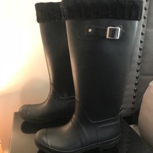 Black rain boots with liners